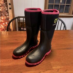 Women’s TideWe rubber/neoprene outdoor boots.